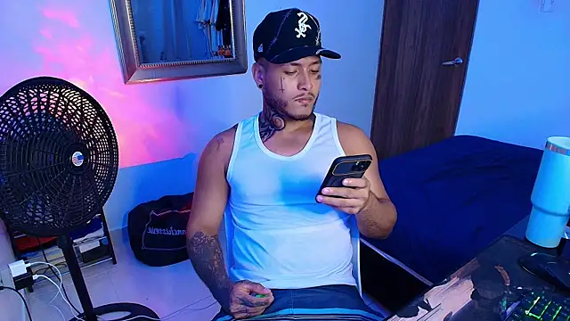 Chat +18 de crow_black00 ao vivo
