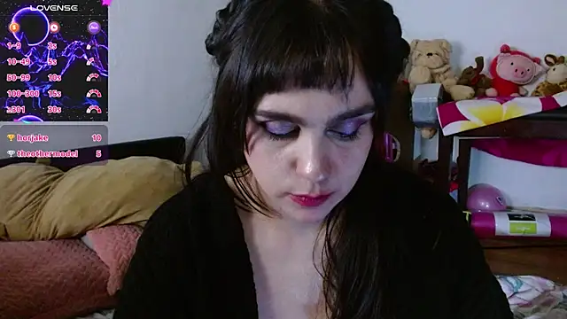 Chat +18 de collette_beaufoy_ ao vivo
