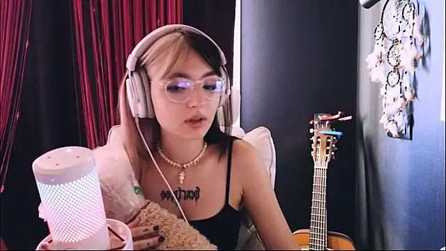 Avi_Nile's Live XXX Chat