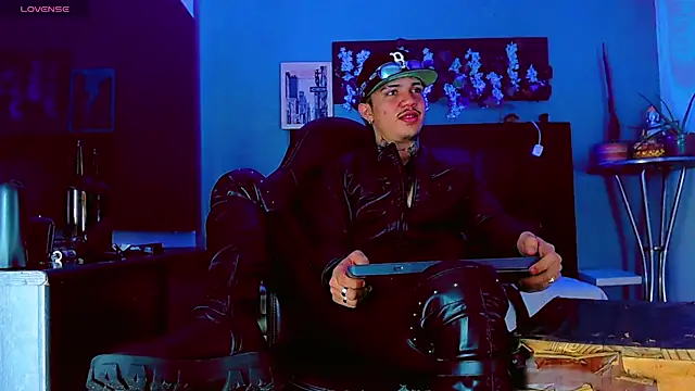 XXX chat uživo modela HannibalLester