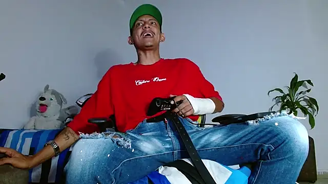 skinny23cm Adlı Modelin Web Kamerası Şovu