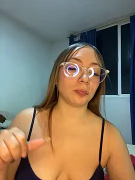 Caamii_ লাইভ XXX চ্যাট