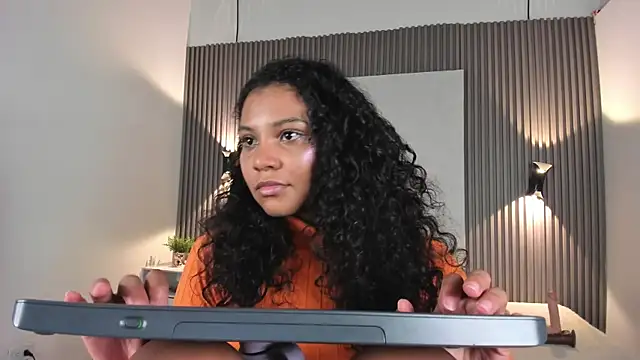 Zafiiraa's Live XXX Chat