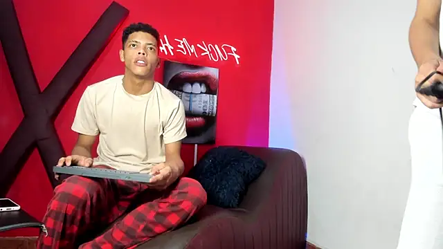 PRETTY_FEM élő XXX-chatje