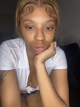 YeahhhitsBreezy's Live XXX Chat