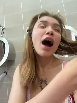 FlashTitsRoyal live XXX chat