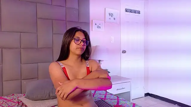 دردشة IsaSweett الجنسية المباشرة