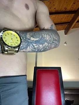 Chat +18 de Aaronsexroom ao vivo