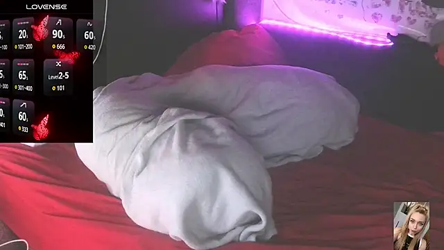Blondiewithanass Adlı Modelin Canlı XXX Sohbeti