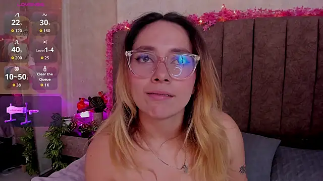 LanaMills_ Adlı Modelin Canlı XXX Sohbeti