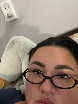 Chat +18 de SwittieKendra ao vivo