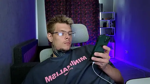 DENIS_HERE's Live XXX Chat