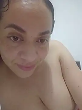 ValeriaVelvetHot Adlı Modelin Canlı XXX Sohbeti