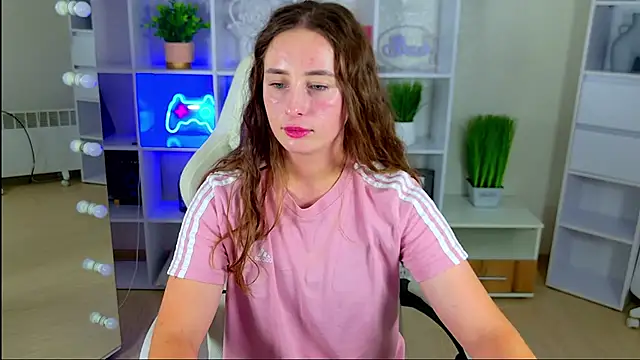 NadinnL Adlı Modelin Canlı XXX Sohbeti