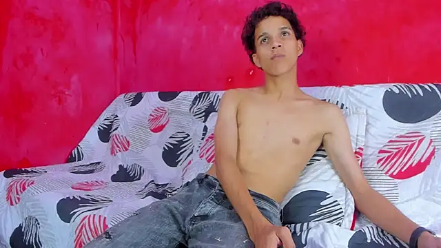 Chat +18 de LatinPrince_ ao vivo