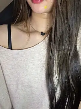 Yiyina_17's Live XXX Chat