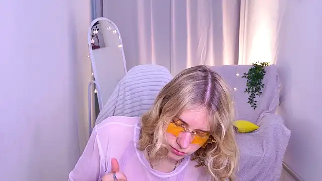 MilanaRayy élő XXX-chatje
