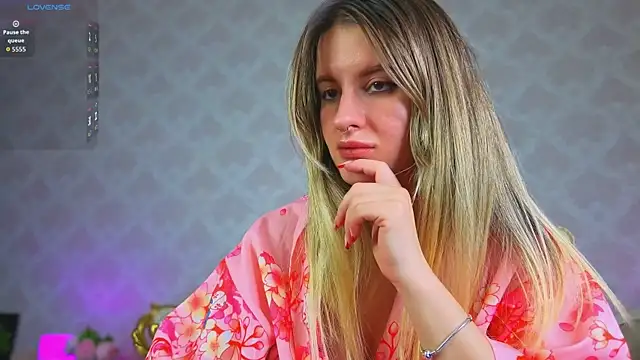 Daryana_Gray Adlı Modelin Canlı XXX Sohbeti