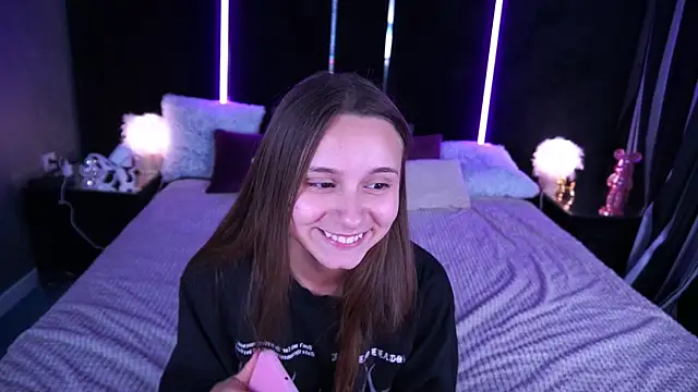 TinyNatalie Adlı Modelin Canlı XXX Sohbeti
