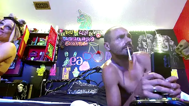 DaddyAndSplashQueen's Live XXX Chat