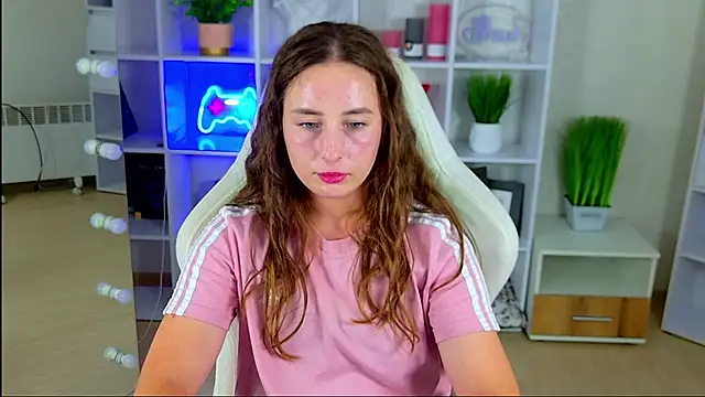 NadinnL Adlı Modelin Canlı XXX Sohbeti