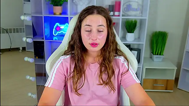 Chat +18 de NadinnL ao vivo