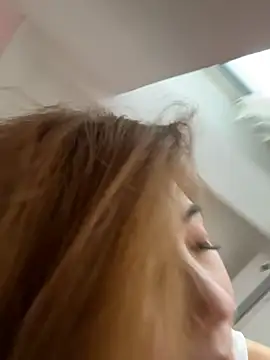 צ'אט XXX בשידור חי של okgirl_23