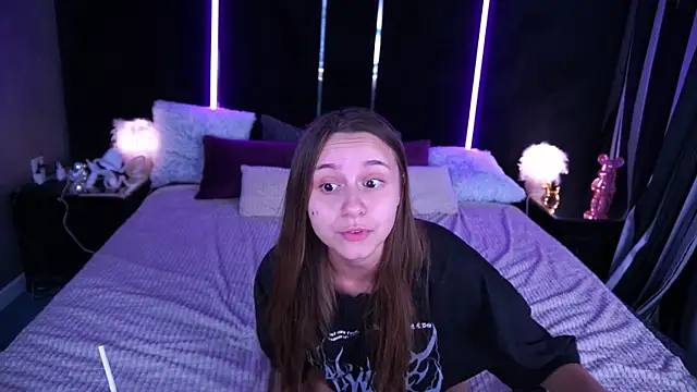צ'אט XXX בשידור חי של TinyNatalie