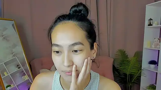 FlirtyAura's Live XXX Chat