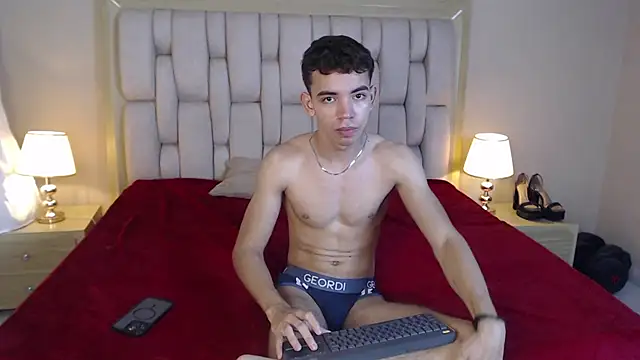 XXX chat uživo modela CamiloRoss_