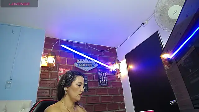 XXX chat uživo modela noelia_milf19