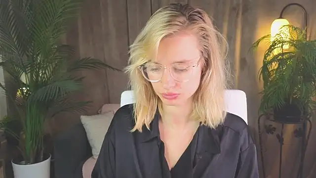 NoraMoreau Live XXX Chat