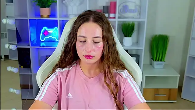 NadinnL XXX чат на живо