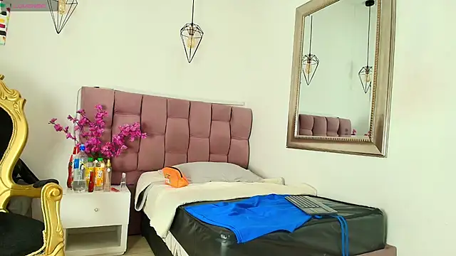 Czat XXX na żywo – kassandra_Brownn