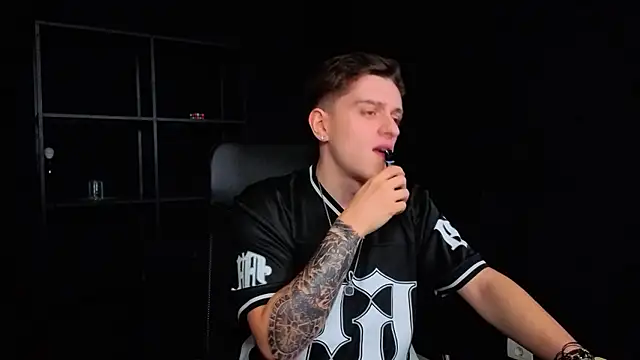 FelixStarkk লাইভ XXX চ্যাট