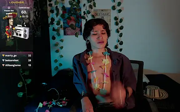 Онлайн чат XXX JohnnyJones_