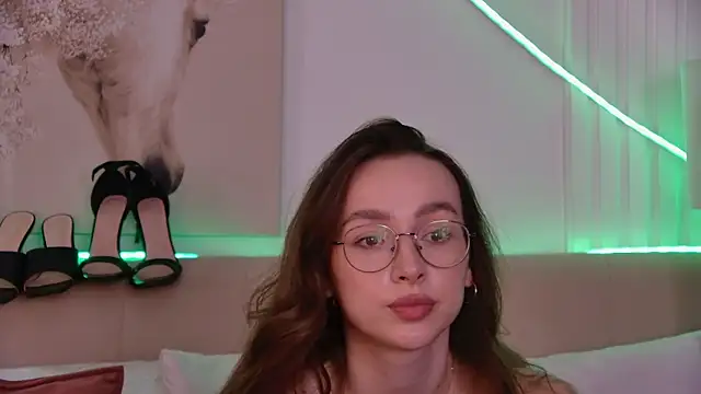 Emily_Simon Chat XXX live