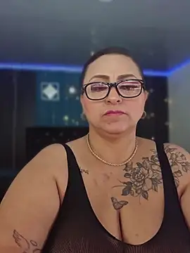 Chat XXX en directo de Ivonnee__