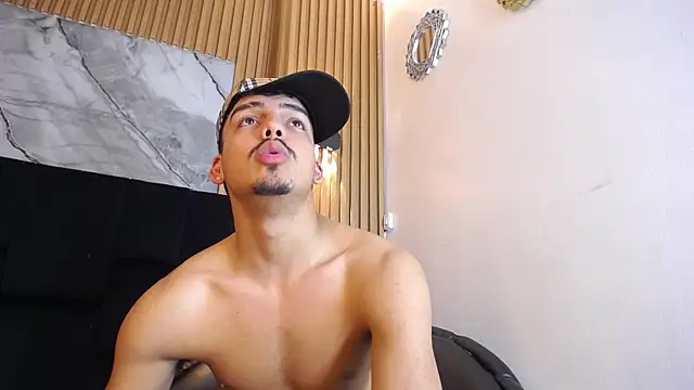 Bastian_Fox_ Live XXX-chat