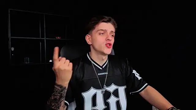 Chat +18 de FelixStarkk ao vivo