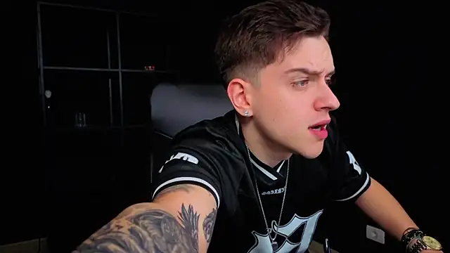 FelixStarkk Adlı Modelin Canlı XXX Sohbeti