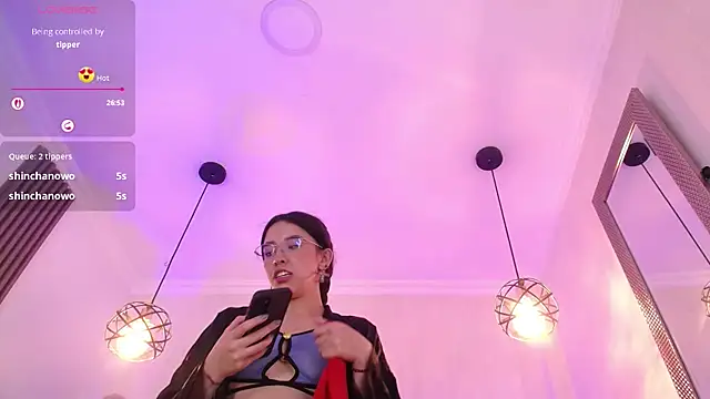 Chat +18 de Amara_Davis1 ao vivo