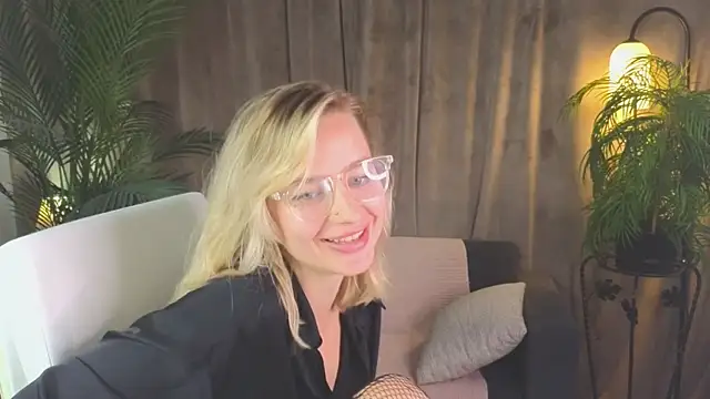 NoraMoreau Chat XXX in diretta
