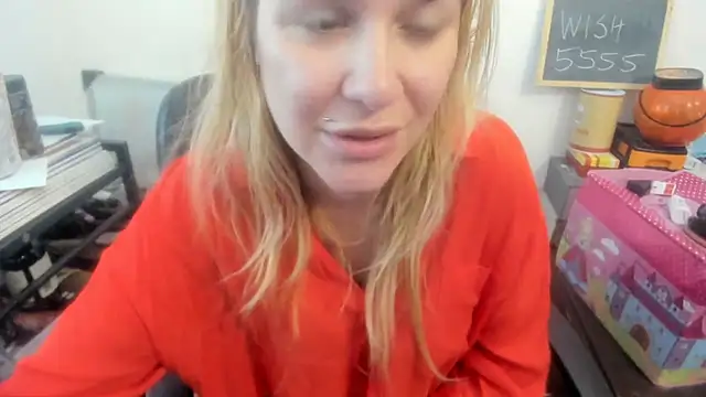 new_but_cute Chat XXX in diretta