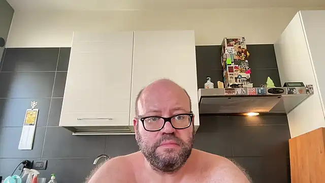 theitalianbear's Live XXX Chat