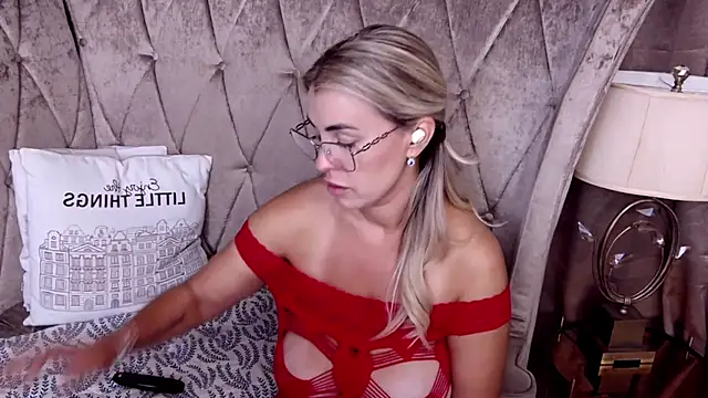 Živý XXX chat BustyGizelle
