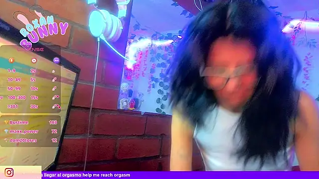 Roxanbunny1 Adlı Modelin Canlı XXX Sohbeti