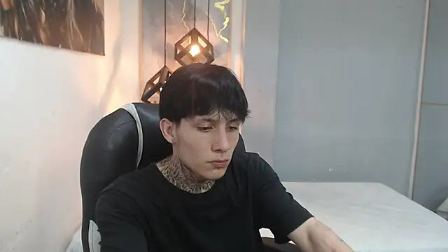 Cry_thereal élő XXX-chatje