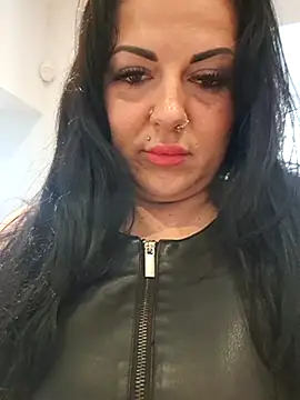 juliaaa18's Live XXX Chat