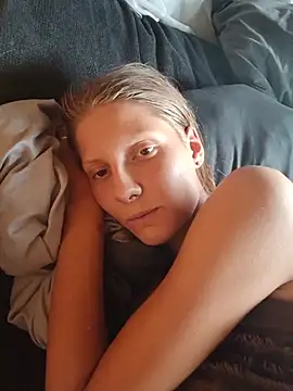 LenaGoldi Adlı Modelin Canlı XXX Sohbeti